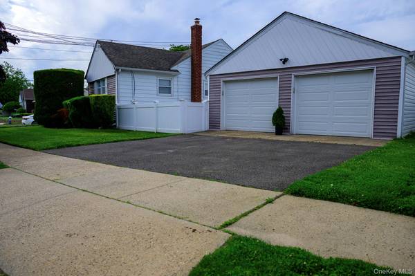 130 Boylston ST, Hempstead, NY 11550