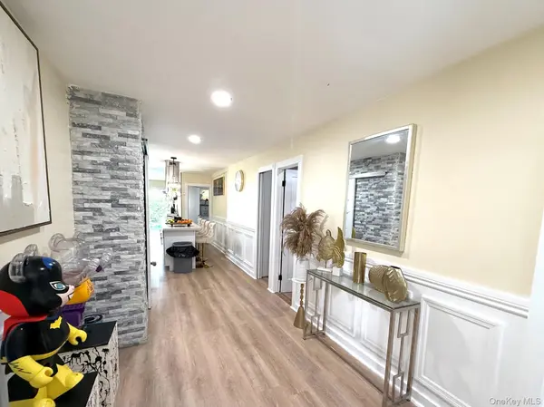 29 Cambridge ST, Valley Stream, NY 11581