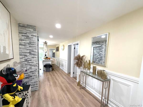 29 Cambridge ST, Valley Stream, NY 11581
