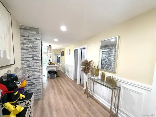 29 Cambridge ST, Valley Stream, NY 11581