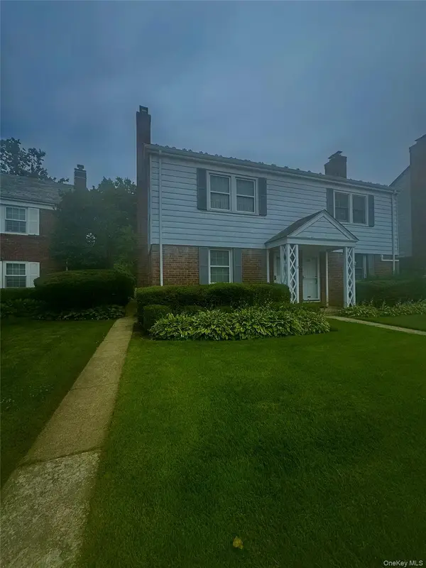 22 Bayview CT, Manhasset, NY 11030