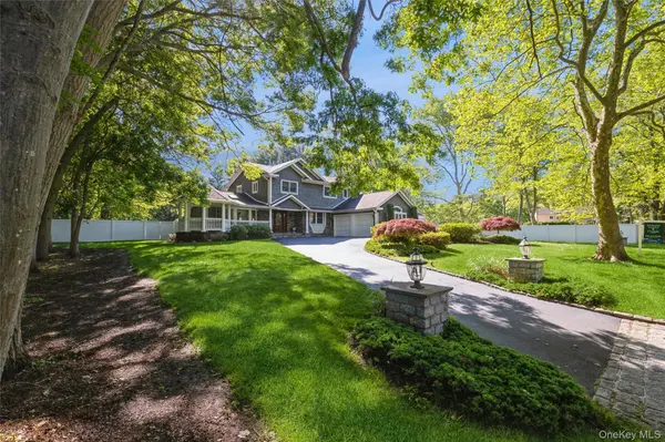 5 Blossom ST, Dix Hills, NY 11746