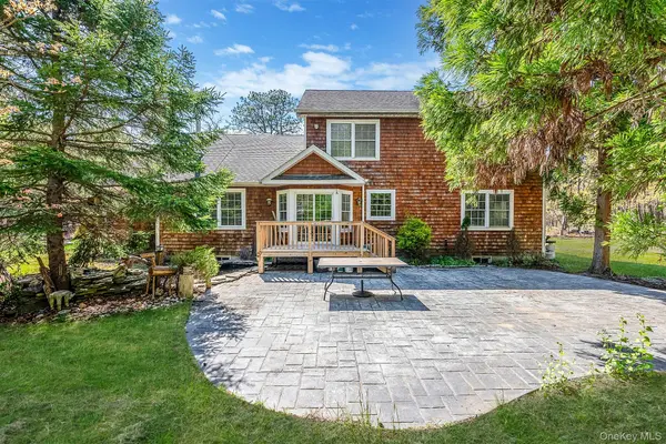 41 N Cozine RD, Manorville, NY 11949