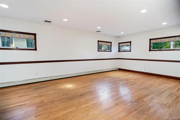 565 Mohawk RD, West Hempstead, NY 11552