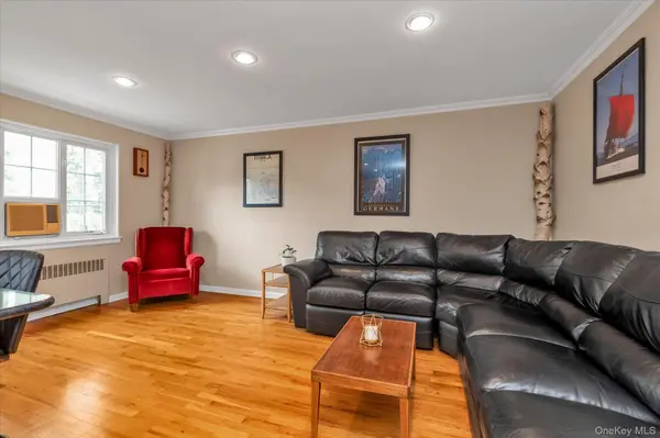 441 W Main ST #3B, Huntington, NY 11743