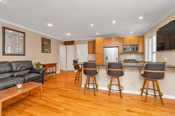 441 W Main ST #3B, Huntington, NY 11743