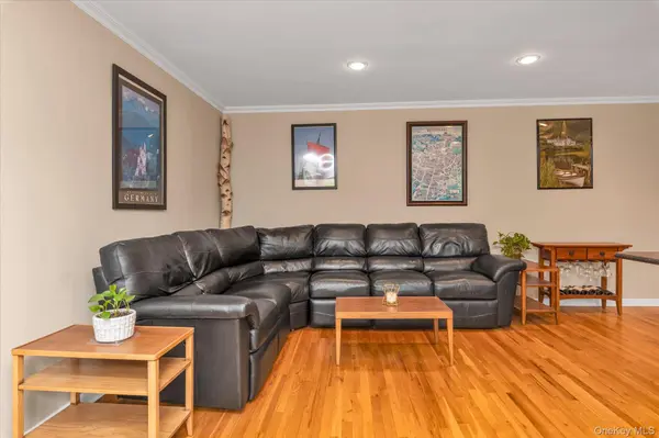 441 W Main ST #3B, Huntington, NY 11743