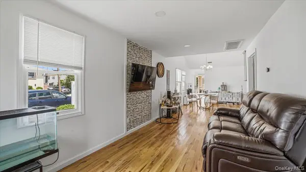 3093 Royal AVE, Oceanside, NY 11572