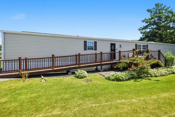 12 Hidden Valley DR, Middletown, NY 10941