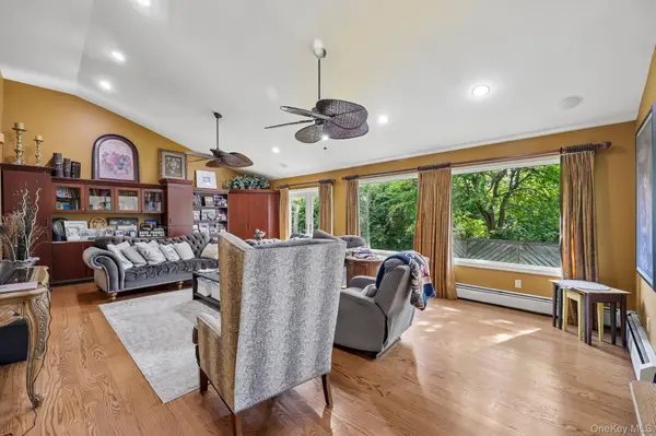 1304 Harbor RD, Hewlett Harbor, NY 11557