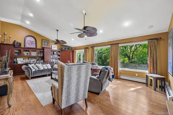 1304 Harbor RD, Hewlett Harbor, NY 11557
