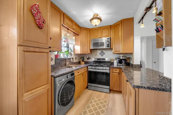 67-65 136th ST #B, Flushing, NY 11367