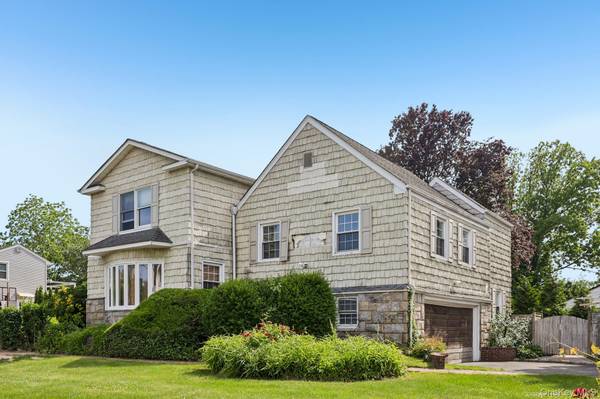 1304 Harbor RD, Hewlett Harbor, NY 11557