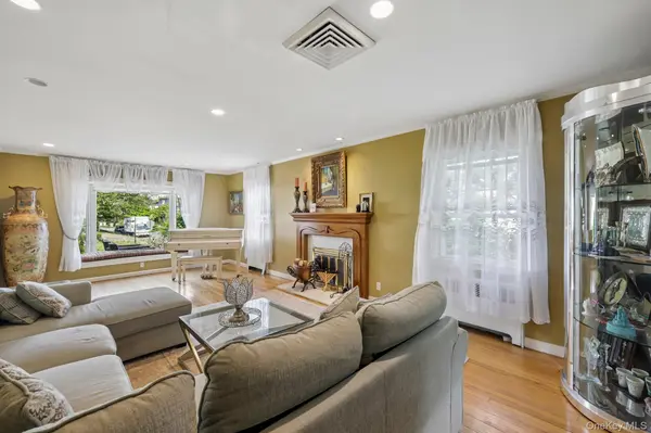 1304 Harbor RD, Hewlett Harbor, NY 11557