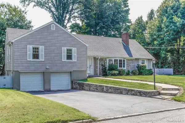 6 Oakstwain RD, Scarsdale, NY 10583