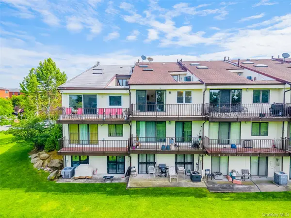 12027 Riviera CT #2B, College Point, NY 11356