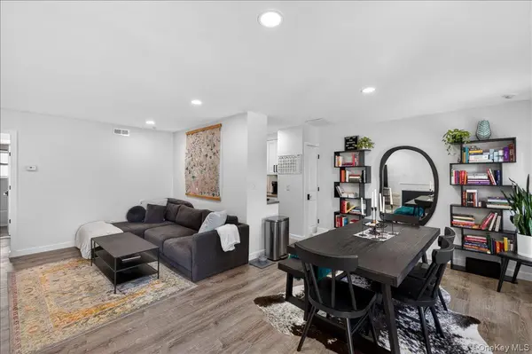 223 Artist Lake DR, Middle Island, NY 11953