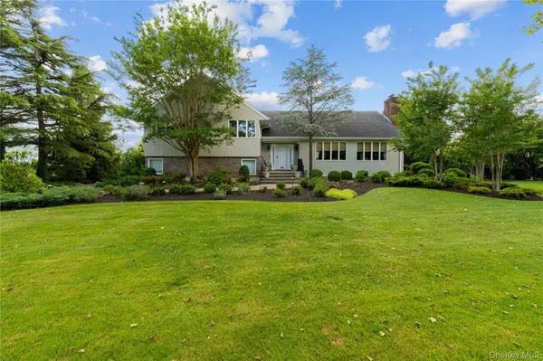 11 Hickory RD, Woodsburgh, NY 11598