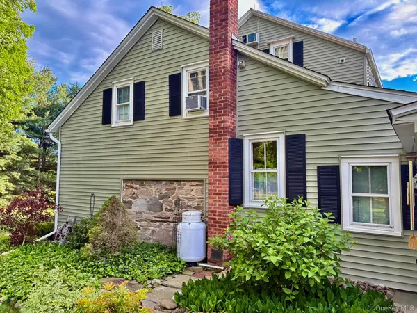 2303 Salt Point TPKE, Clinton Corners, NY 12514