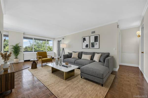 111 Cherry Valley AVE #304, Garden City, NY 11530