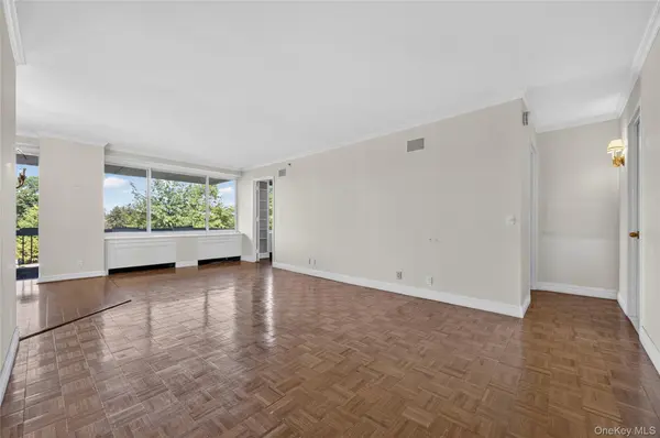111 Cherry Valley AVE #304, Garden City, NY 11530
