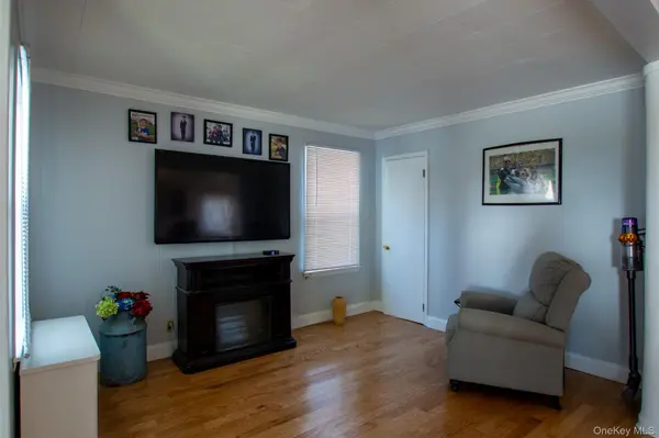 51 Hoffman ST, Franklin Square, NY 11010