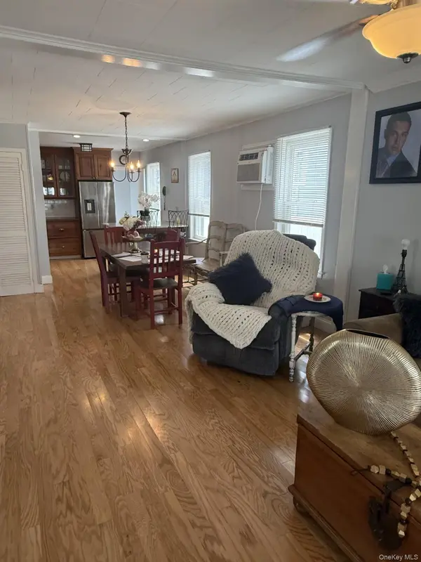 51 Hoffman ST, Franklin Square, NY 11010