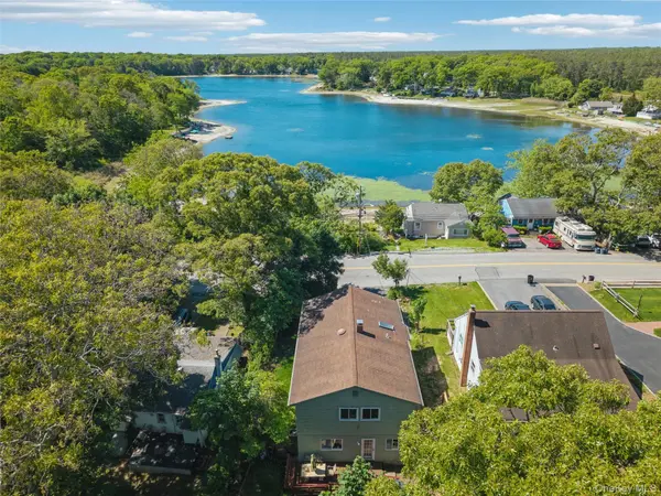 244 Lakeside TRL, Ridge, NY 11961
