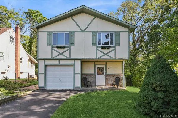 244 Lakeside TRL, Ridge, NY 11961