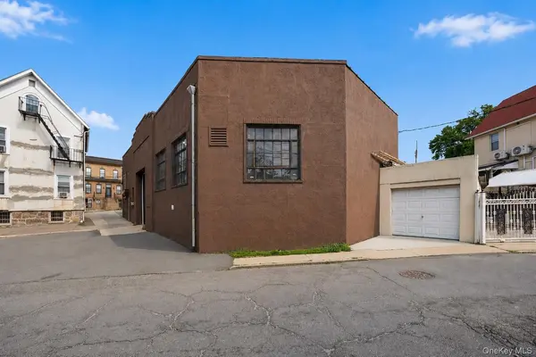 31 New Haven Railroad St, Mount Vernon, NY 10550