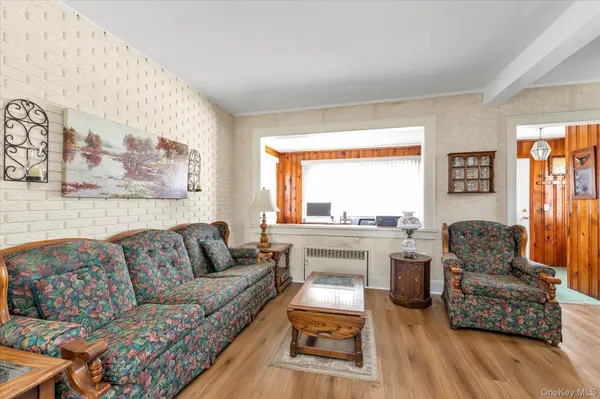 18 W Melrose ST, Valley Stream, NY 11580