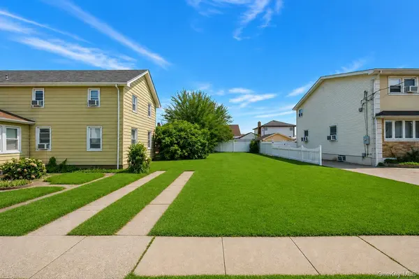248a McKinley Pkwy, Mineola, NY 11501