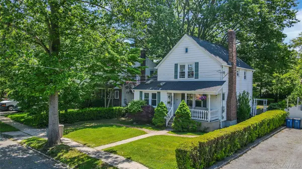 38 Macgregor AVE, Roslyn Heights, NY 11577