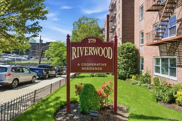279 N Broadway #8R, Yonkers, NY 10701