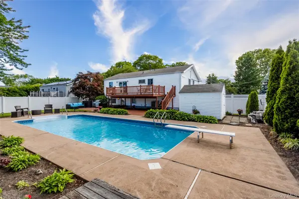 395 Saldane AVE, North Babylon, NY 11703