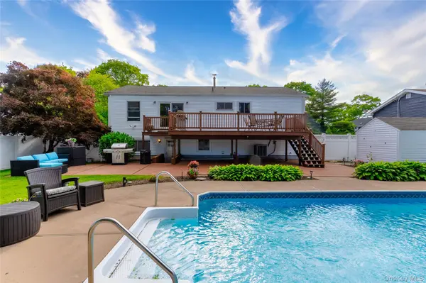 395 Saldane AVE, North Babylon, NY 11703