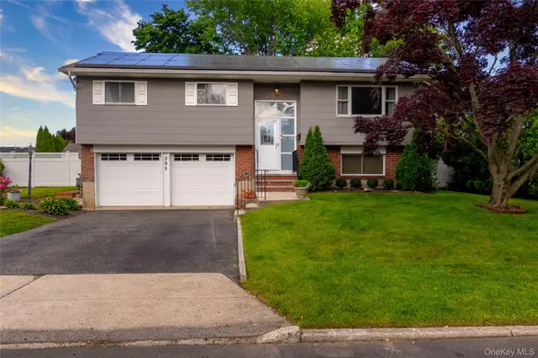 395 Saldane AVE, North Babylon, NY 11703