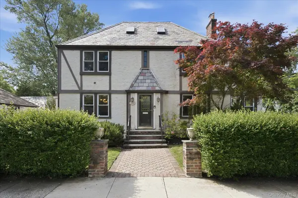 261-21 Pembroke AVE, Great Neck, NY 11020