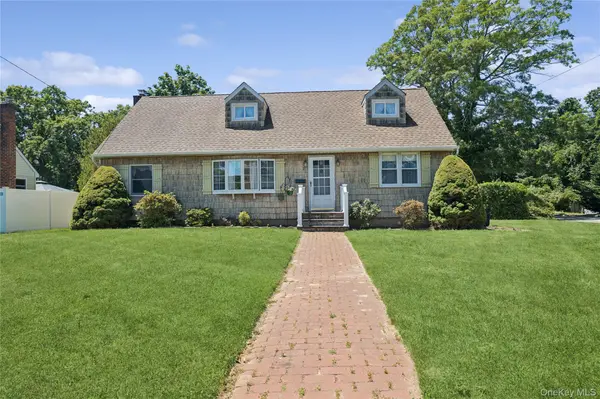 52 Center ST,  Ronkonkoma,  NY 11779