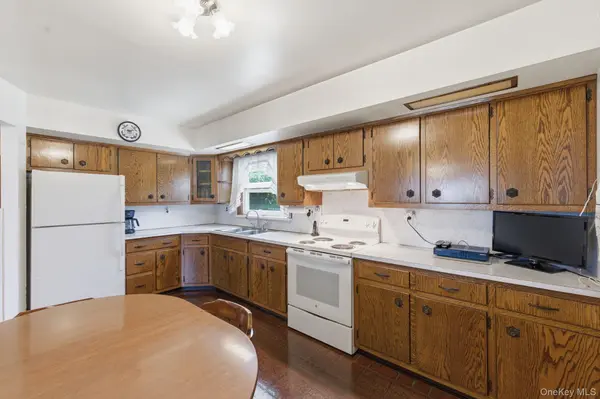 337 S 14th ST, Lindenhurst, NY 11757