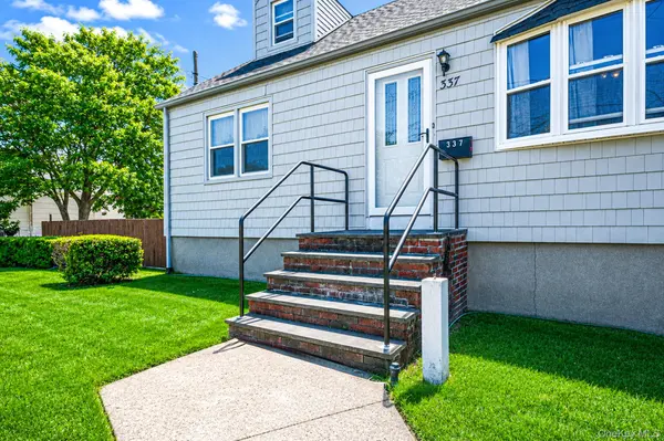 337 S 14th ST, Lindenhurst, NY 11757