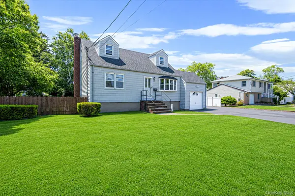 337 S 14th ST, Lindenhurst, NY 11757