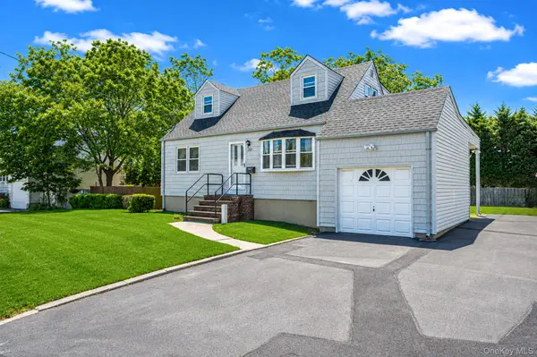 337 S 14th ST, Lindenhurst, NY 11757
