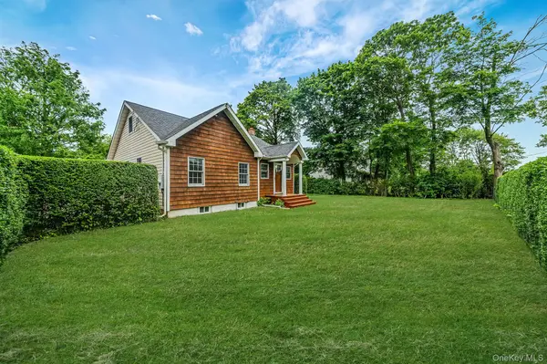 75 Champlin AVE, Bellport, NY 11713