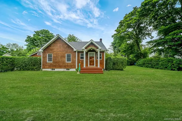 75 Champlin AVE, Bellport, NY 11713
