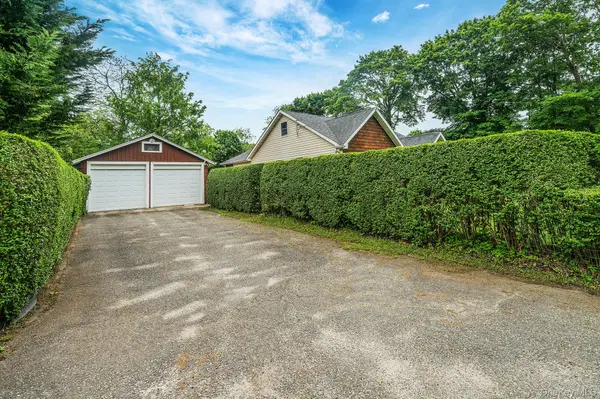 75 Champlin AVE, Bellport, NY 11713