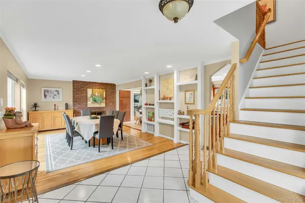 2 Eton CT, Plainview, NY 11803