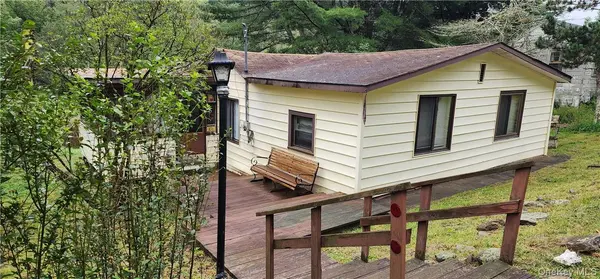 32 Brookside DR, Neversink, NY 12788