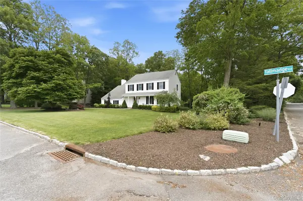 21 Tallmadge TRL, Miller Place, NY 11764