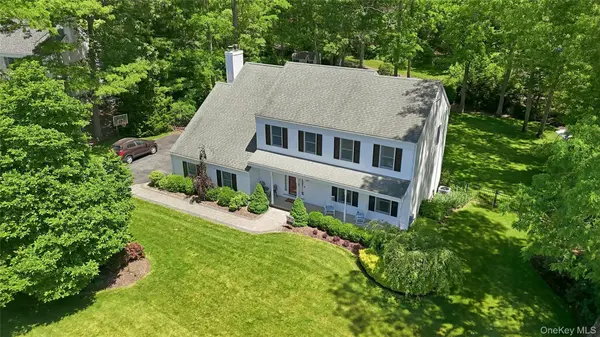 21 Tallmadge TRL, Miller Place, NY 11764